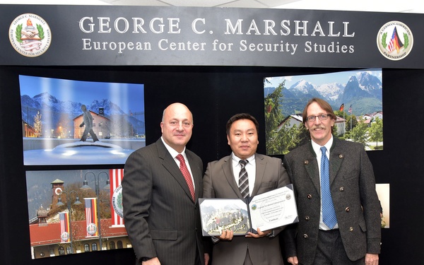 Making Friends, Combating Organized Crime Thanks to the English Language