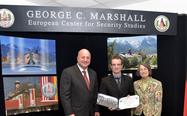 Making Friends, Combating Organized Crime Thanks to the English Language