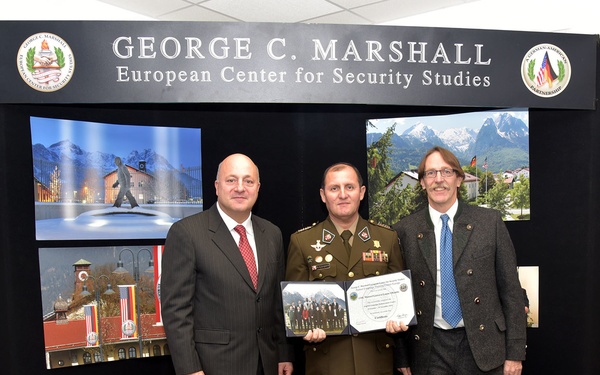 Making Friends, Combating Organized Crime Thanks to the English Language