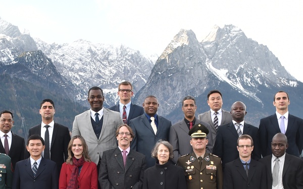 Making Friends, Combating Organized Crime Thanks to the English Language