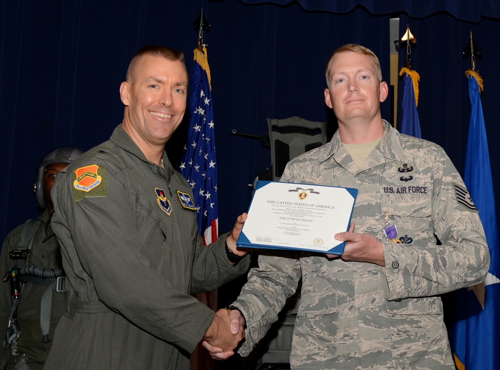 EOD Airman Receives Purple Heart