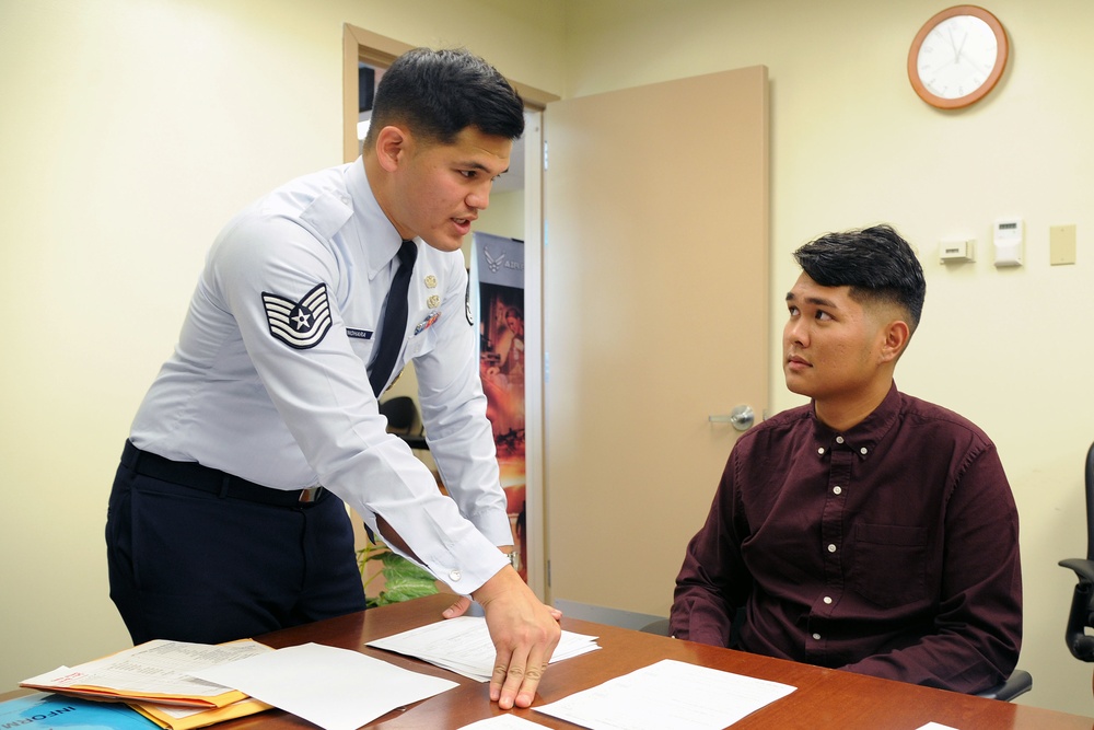 New recruits join the Air Force Reserve