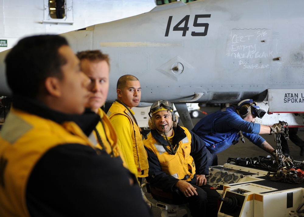 Nimitz Sailors move aircraft