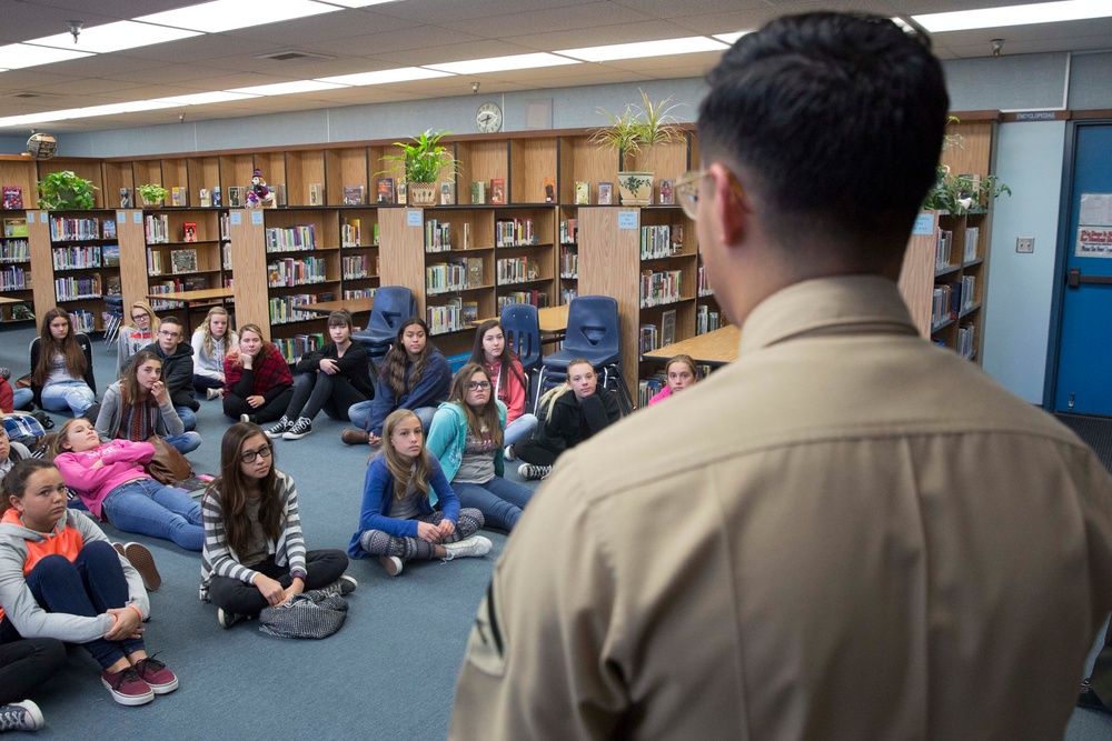 Students of La Contenta show appreciation for Combat Center Marines