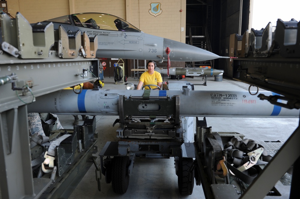 U.S. and ROKAF airmen faceoff in loadcrew competition