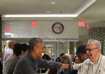 First Family serves residents on Thanksgiving eve