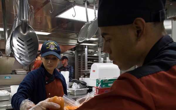 Sailors prepare Thanksgiving dinner aboard USS Zumwalt (DDG 1000)