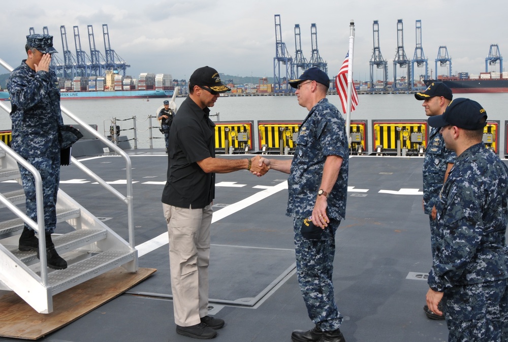 USS Zumwalt (DDG 1000) hosts Panama's SENAN aboard