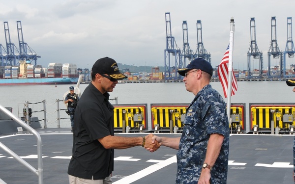 USS Zumwalt (DDG 1000) hosts Panama's SENAN aboard
