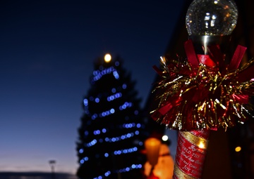 Tree lighting helps brighten holiday season