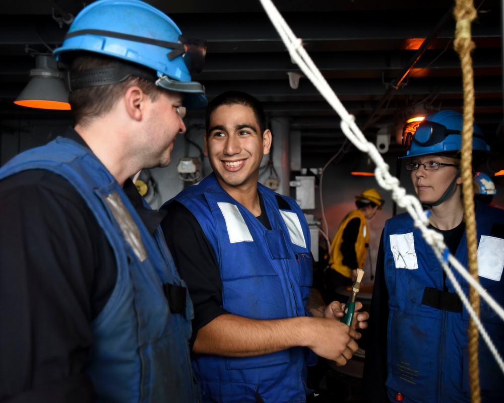 Nimitz conducts underway replenishment