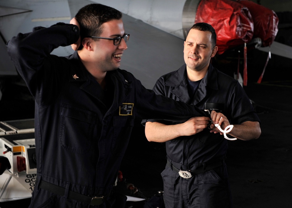 Sailors conduct security training