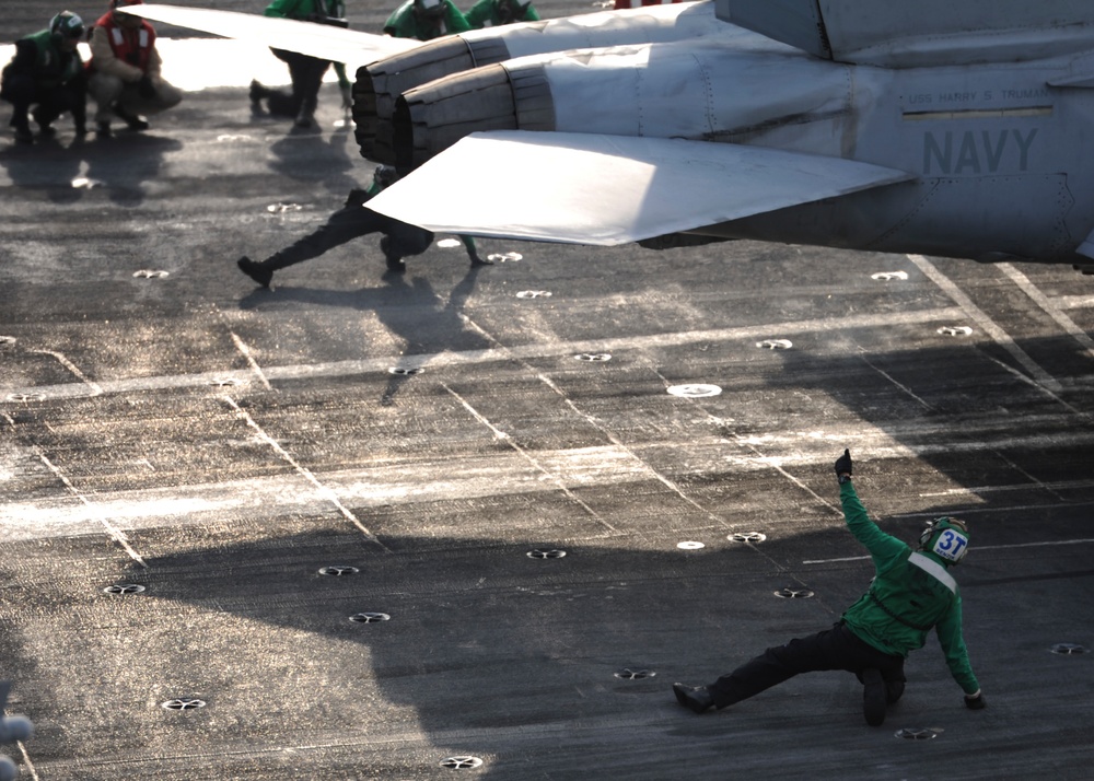 Sailors launch F/A-18 E Super Hornet