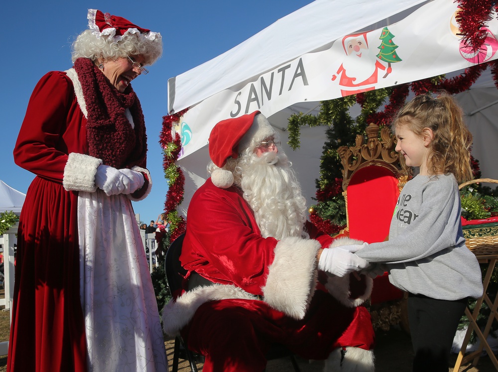 Camp Pendleton Hosts Trees for Troops