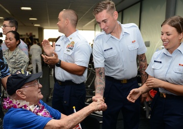 World War II veterans arrive for Pearl Harbor 75th commemoration events