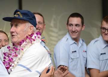World War II veterans arrive for Pearl Harbor 75th commemoration events
