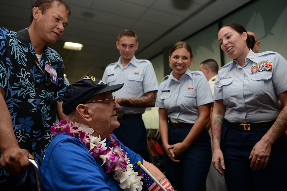 World War II veterans arrive for Pearl Harbor 75th commemoration events