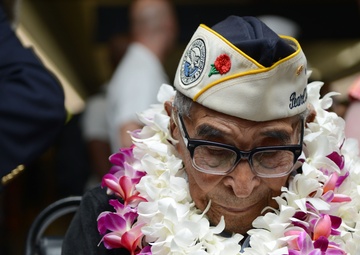 World War II veterans arrive for Pearl Harbor 75th commemoration events