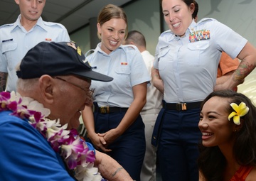 World War II veterans arrive for Pearl Harbor 75th commemoration events