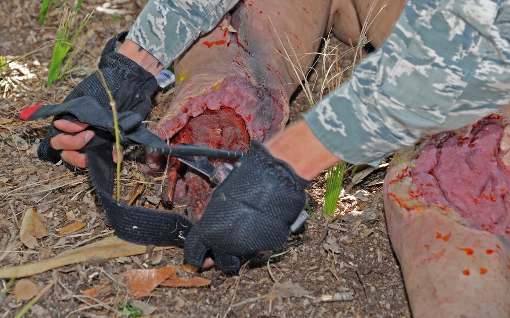 Reserve/active duty team up to instruct Tactical Combat Casualty Care