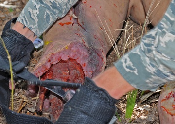 Reserve/active duty team up to instruct Tactical Combat Casualty Care