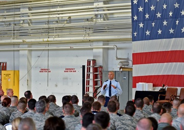 Ford addresses the 132d Wing