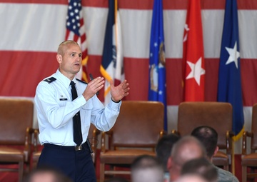 Ford addresses the 132d Wing
