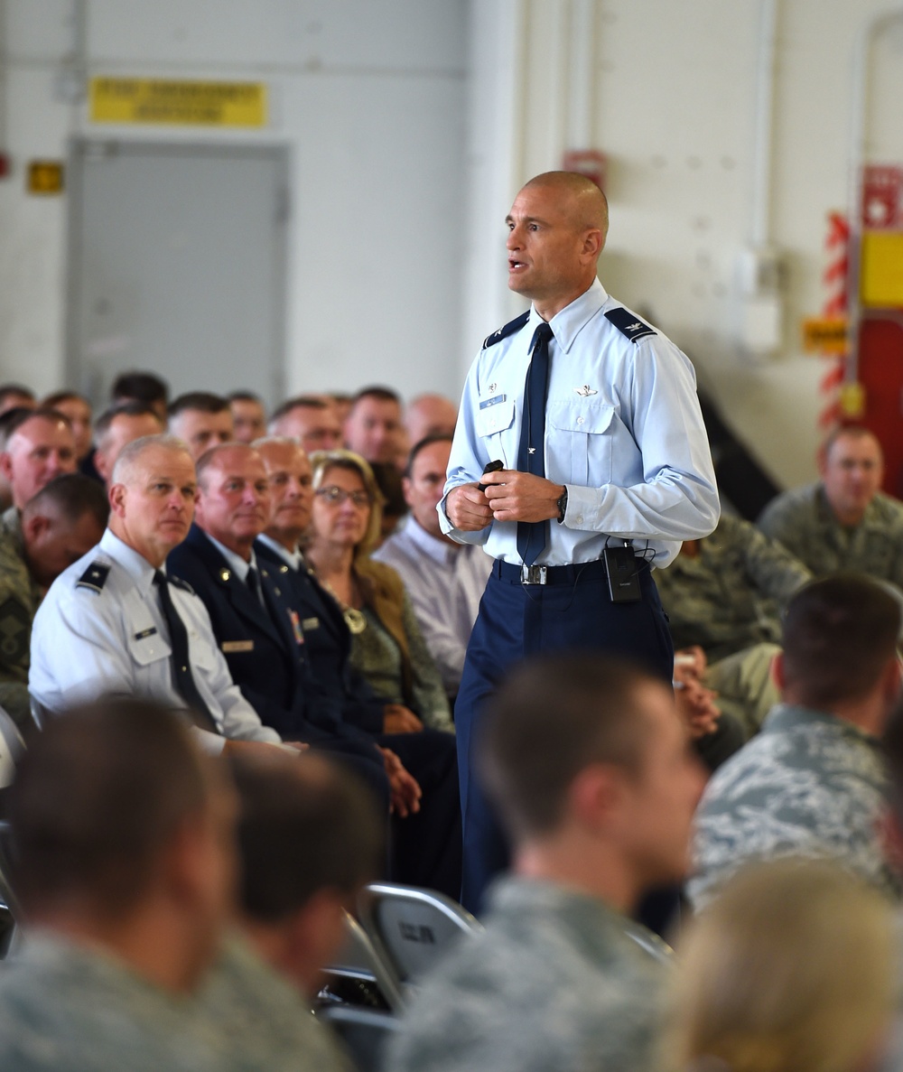 Ford addresses the 132d Wing Ford addresses the 132d Wing