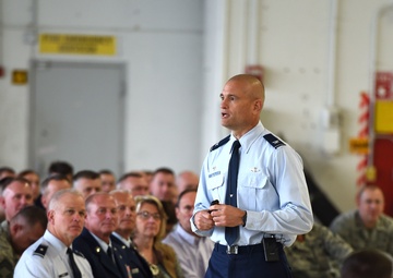 Ford addresses the 132d Wing