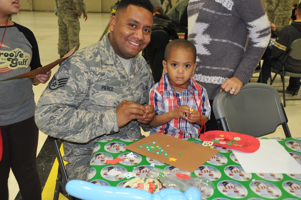 Military members, families enjoy Holiday party