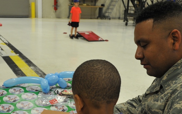 Military members, families enjoy Holiday party