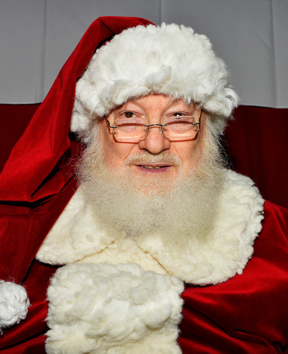 Ramstein lights up holiday season