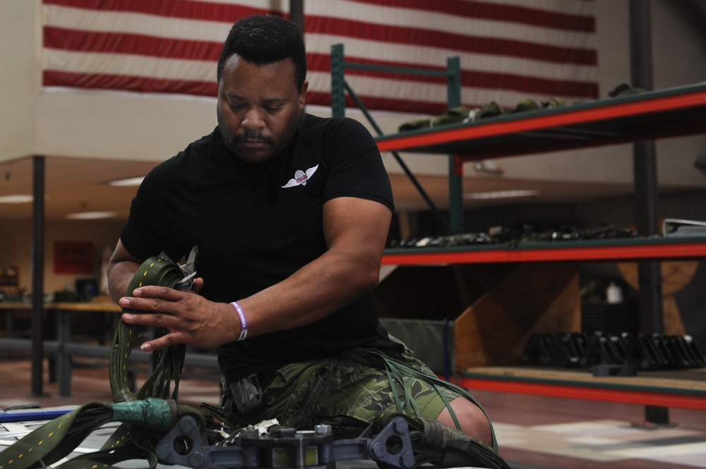 'Be sure slways'; Aerial delivery team ensures knots tied