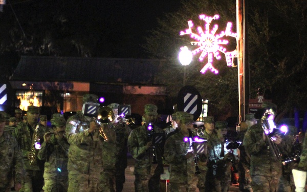 3rd ID marches in Christmas parade