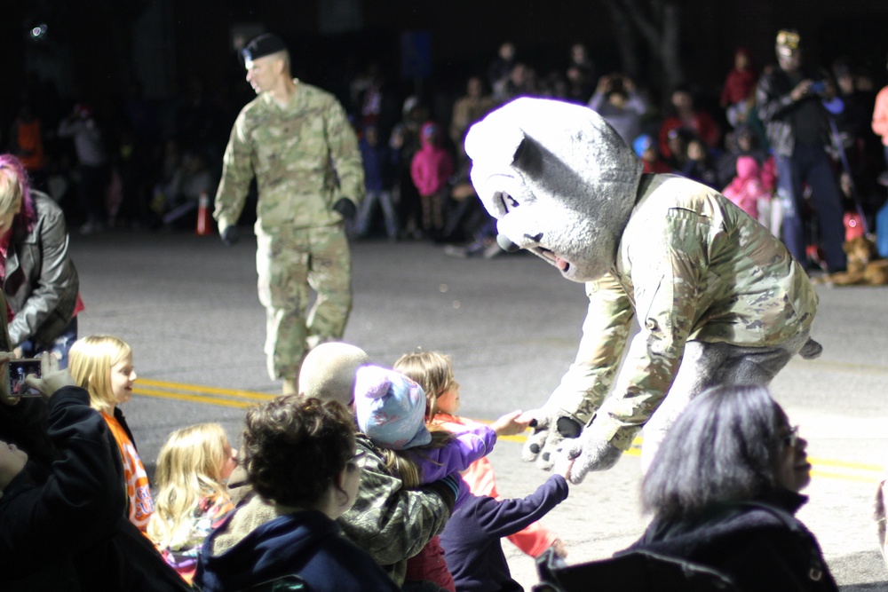 3rd ID marches in Christmas parade