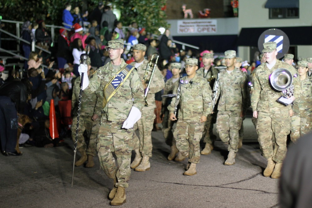 3rd ID marches in Christmas parade