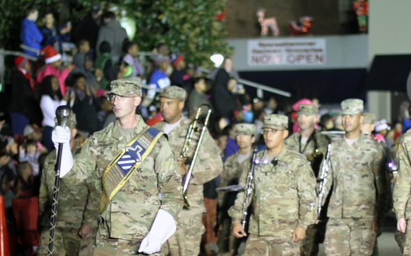 3rd ID marches in Christmas parade