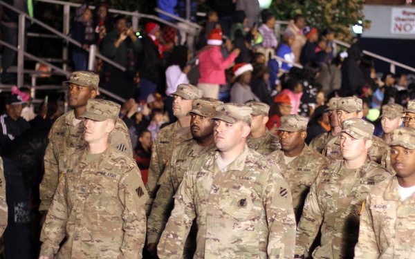 3rd ID marches in Christmas parade
