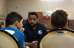 Hamagawa Elementary School students, SOFA children gather for basketball game