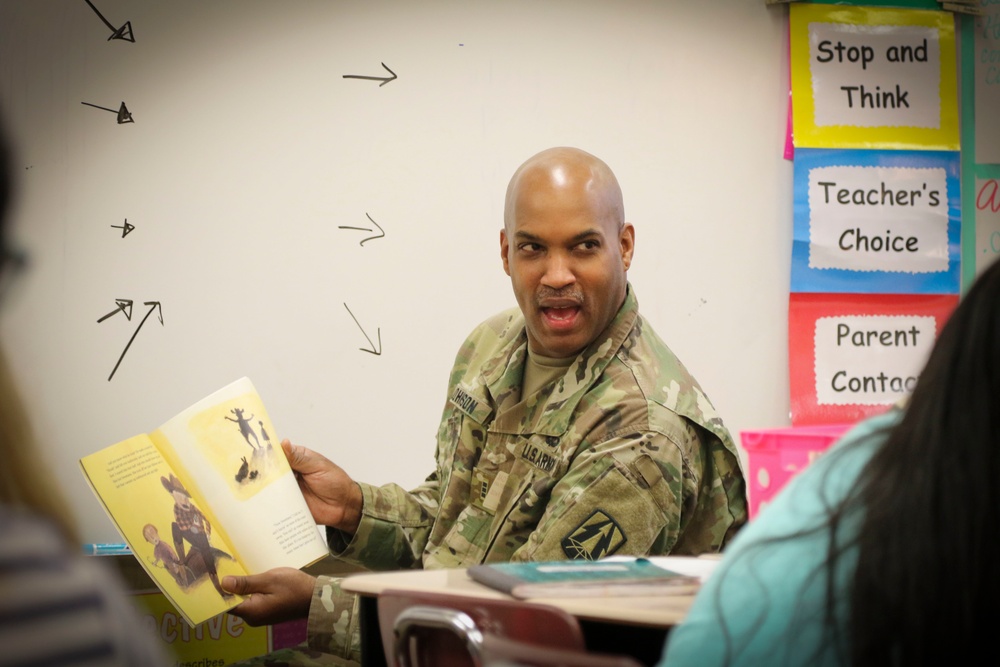 Signal officer volunteers to read to children