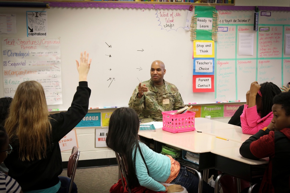 Signal officer volunteers to read to children