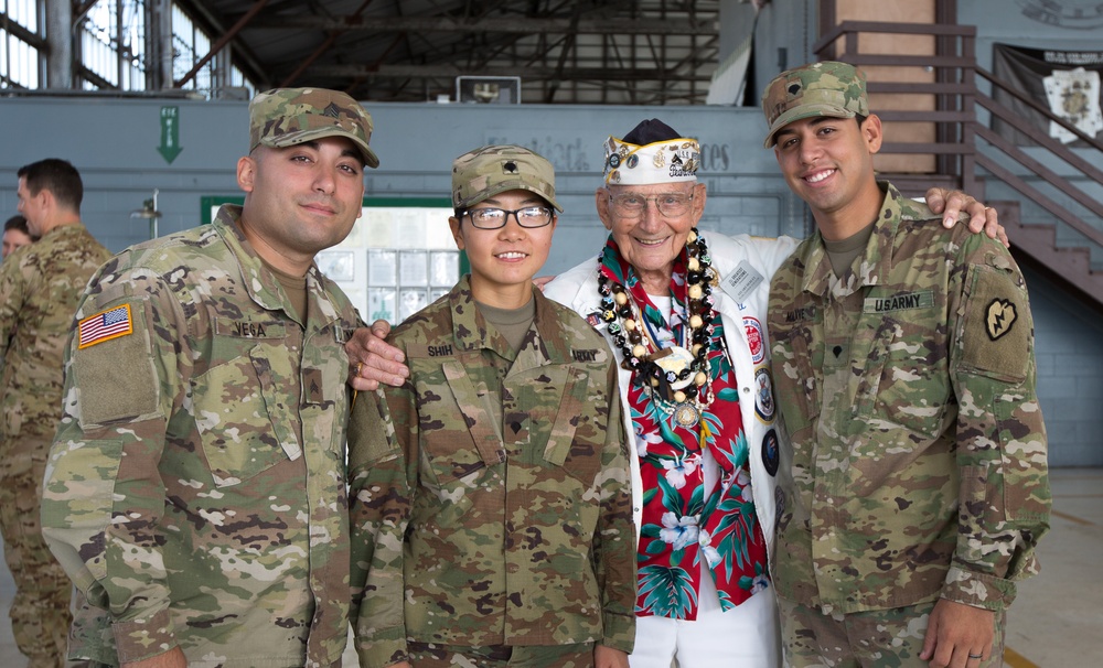 25th ID Soldiers meet with Pearl Harbor survivors