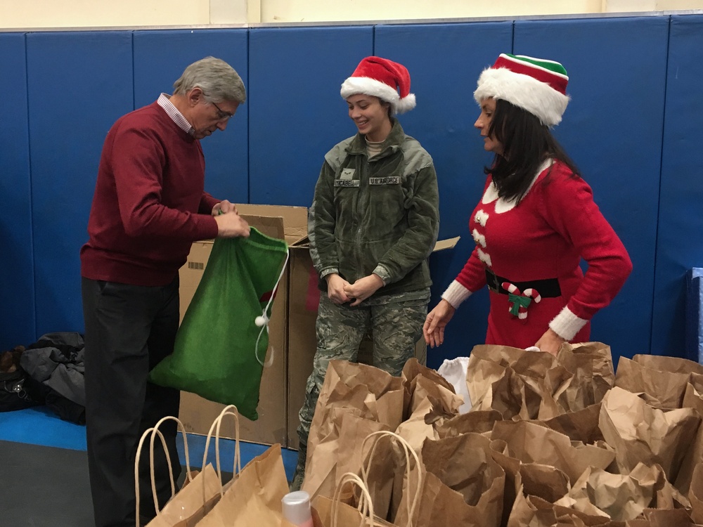 Alaska National Guard spreads holiday cheer in Akiachak