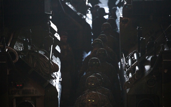 24 MEU Marines conduct ship-to-shore drills