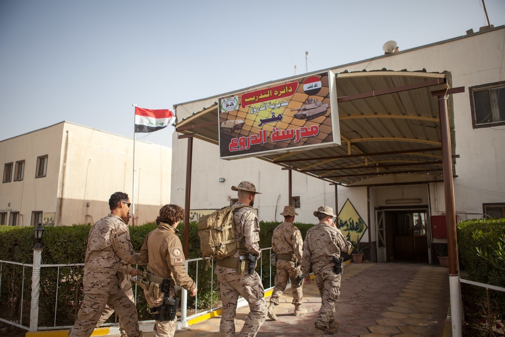 Spanish and Portuguese commanders visit Iraqi armor school