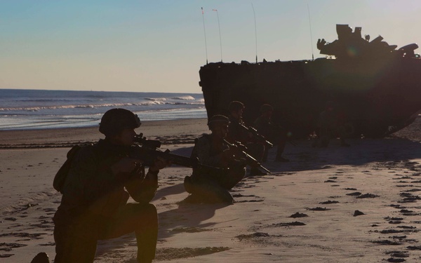 24 MEU Marines conduct ship-to-shore drills