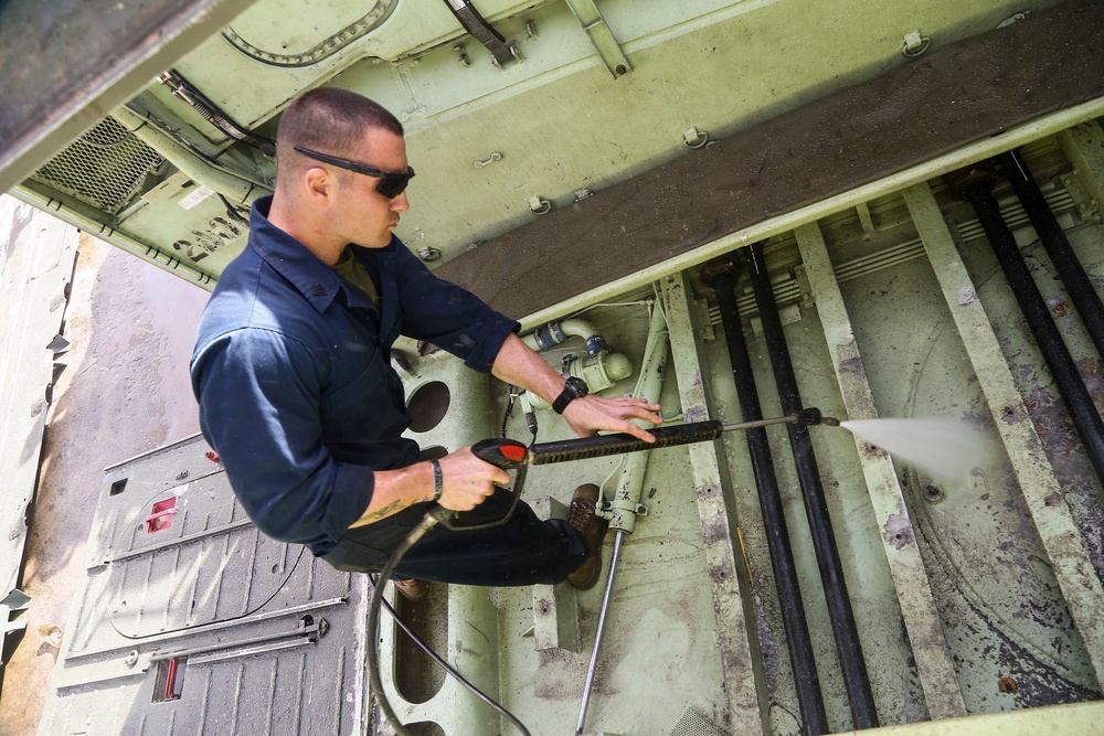 22nd MEU Conducts End Of Deployment Washdown