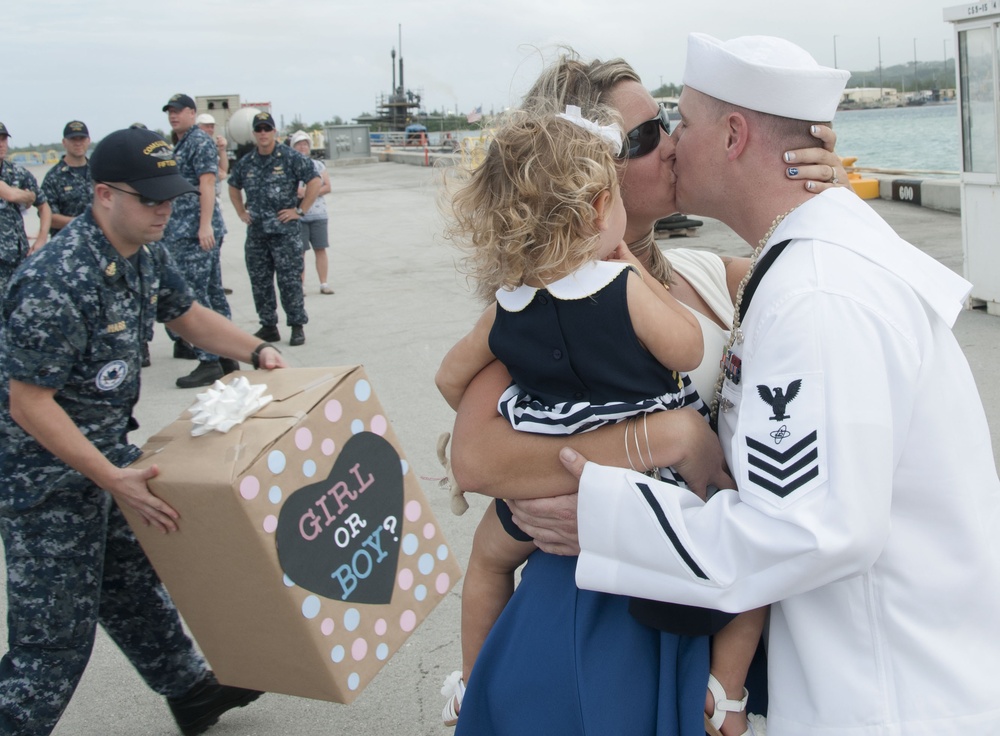First Kiss and Gender Reveal during USS Oklahoma City (SSN 723) Return to Guam Dec. 8, 2016
