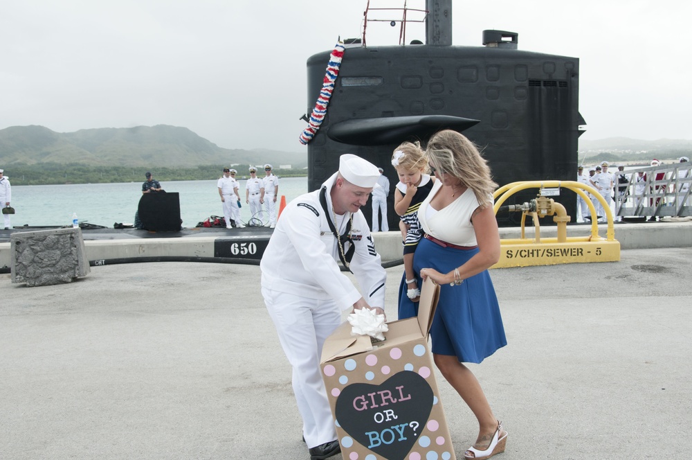 Gender Reveal during USS Oklahoma City (SSN 723) Return to Guam Dec. 8, 2016