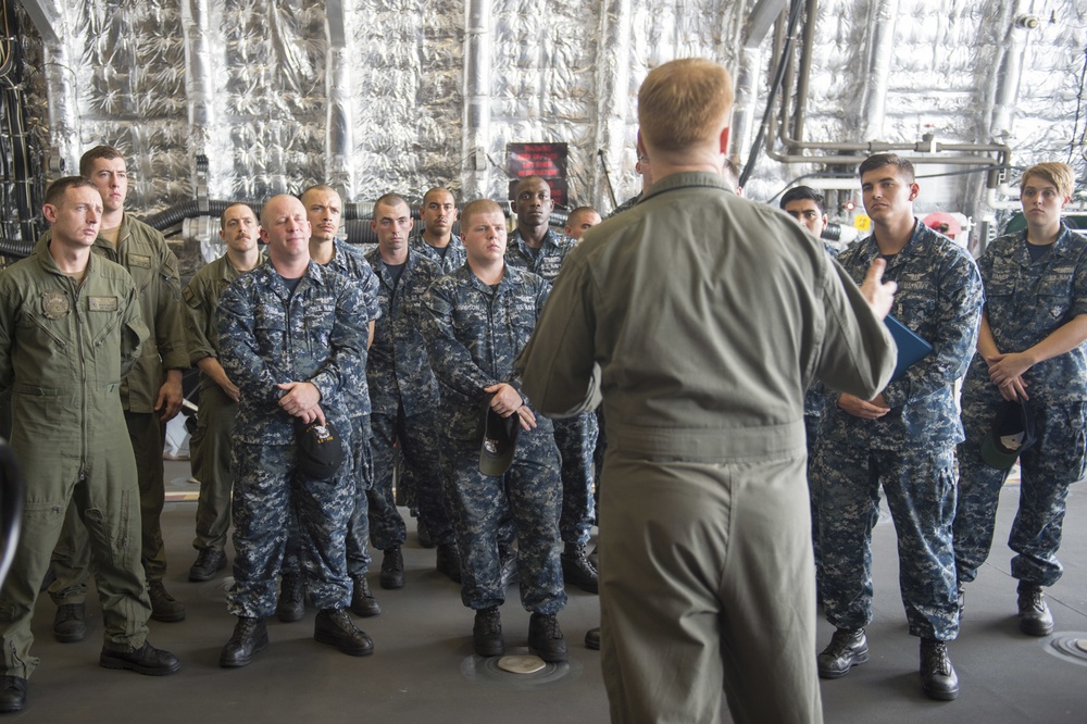HSCWINGPAC Commodore visits USS Coronado (LCS 4)